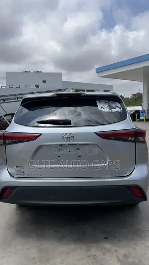 2021 Toyota Highlander XLE Silver