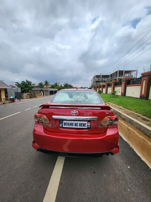 Toyota Corolla 2013 Red - 1