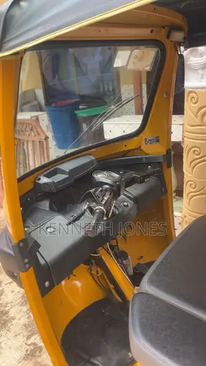 TVS King Deluxe Plus iTouch Start Three-Wheeler (2026) - Yellow