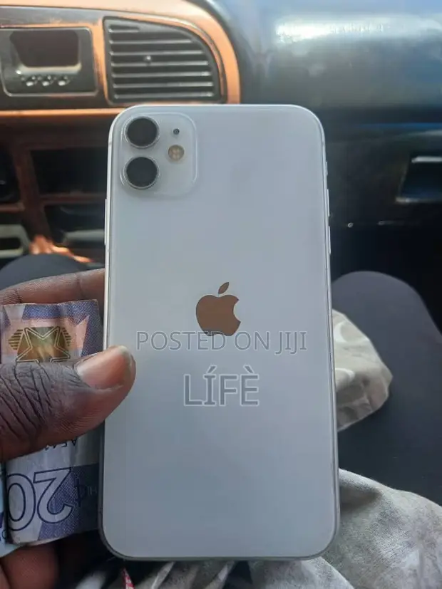 Apple iPhone 11 64GB White - 1