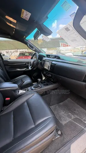 Toyota Hilux 2021 Black