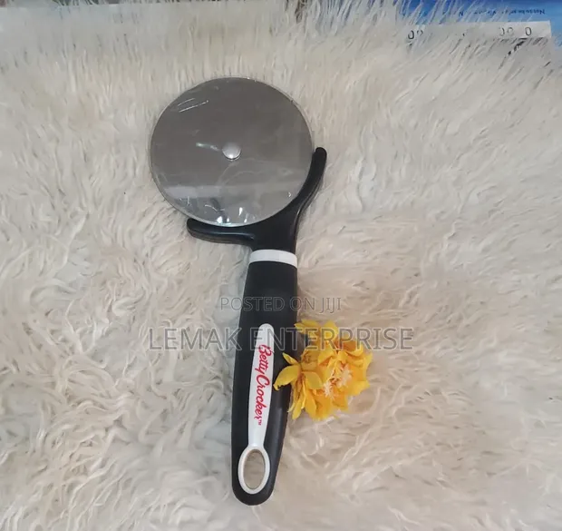 Betty Crocker Pizza Cutter - 1