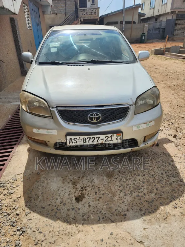 Toyota Vios 2010 Silver - 1