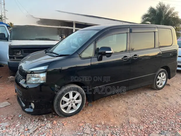 Toyota Voxy V 2WD 8-Seater 2010 - Black - 1