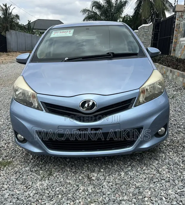 Toyota Vitz 2013 Teal - 1