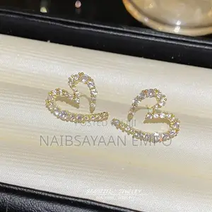 Niche Love Stud Design Earrings