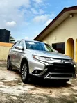 2018 Mitsubishi Outlander SEL FWD SUV - 2