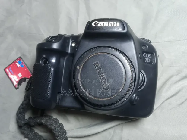 Used Canon EOS 7D DSLR Camera Body - 1
