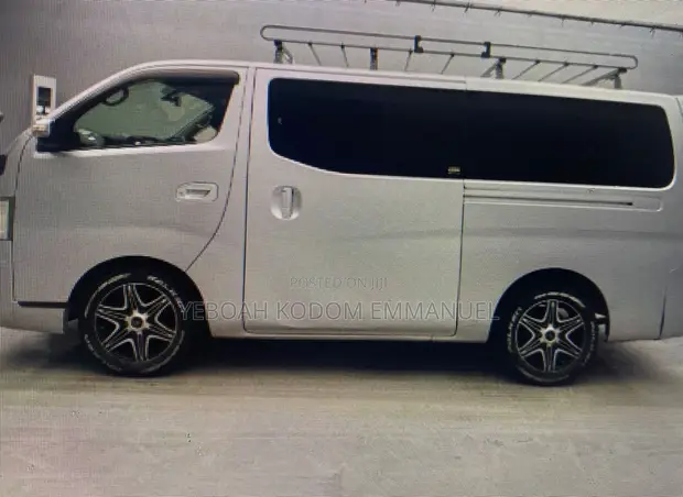 Nissan Caravan (Urvan) 2012 Silver - 1