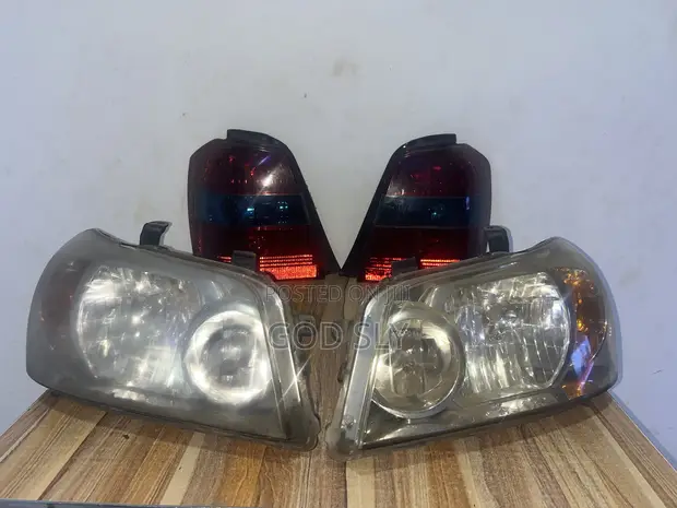 01-07 Toyota Highlander Headlights and Tail Lights - 1