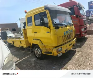 Mercedes-Benz Towing Truck