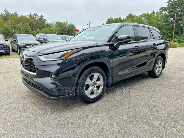 Toyota Highlander LE 2021 Black - 1