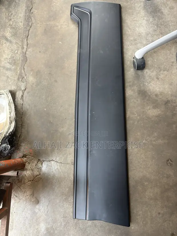 Honda CR-V 2018 Front Right Door Moulding - 1