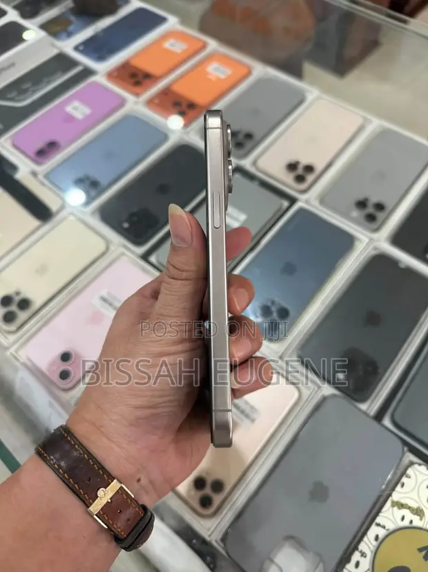 Apple iPhone 16 Pro Max 512GB Gray - 1