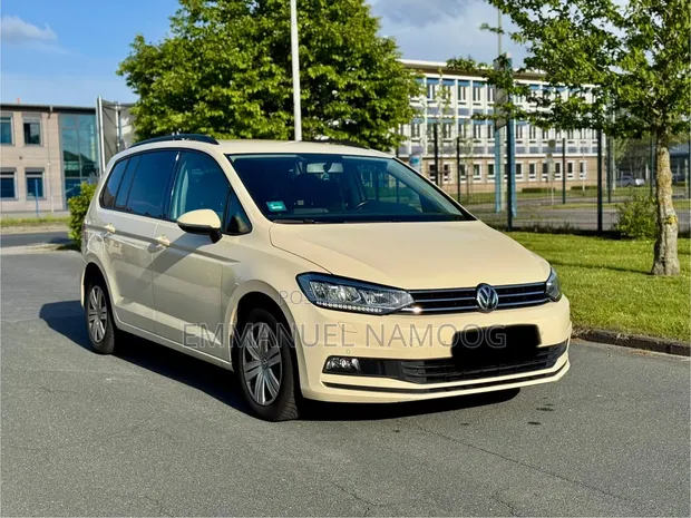 Volkswagen Touran 2024 Beige - 1