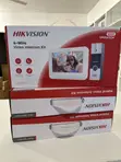Hikvision DS-KIS204T Video Doorbell - 1