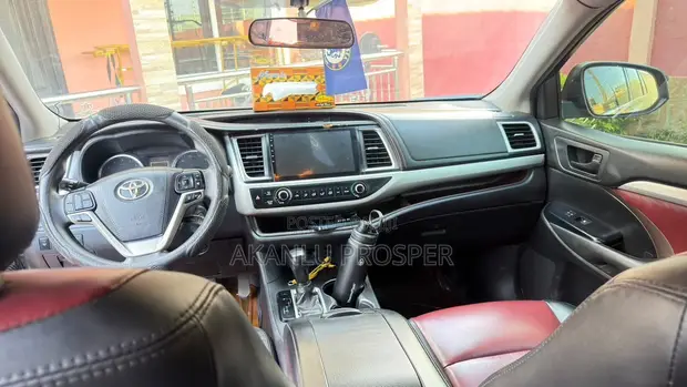 Toyota Highlander 2017 Black - 1