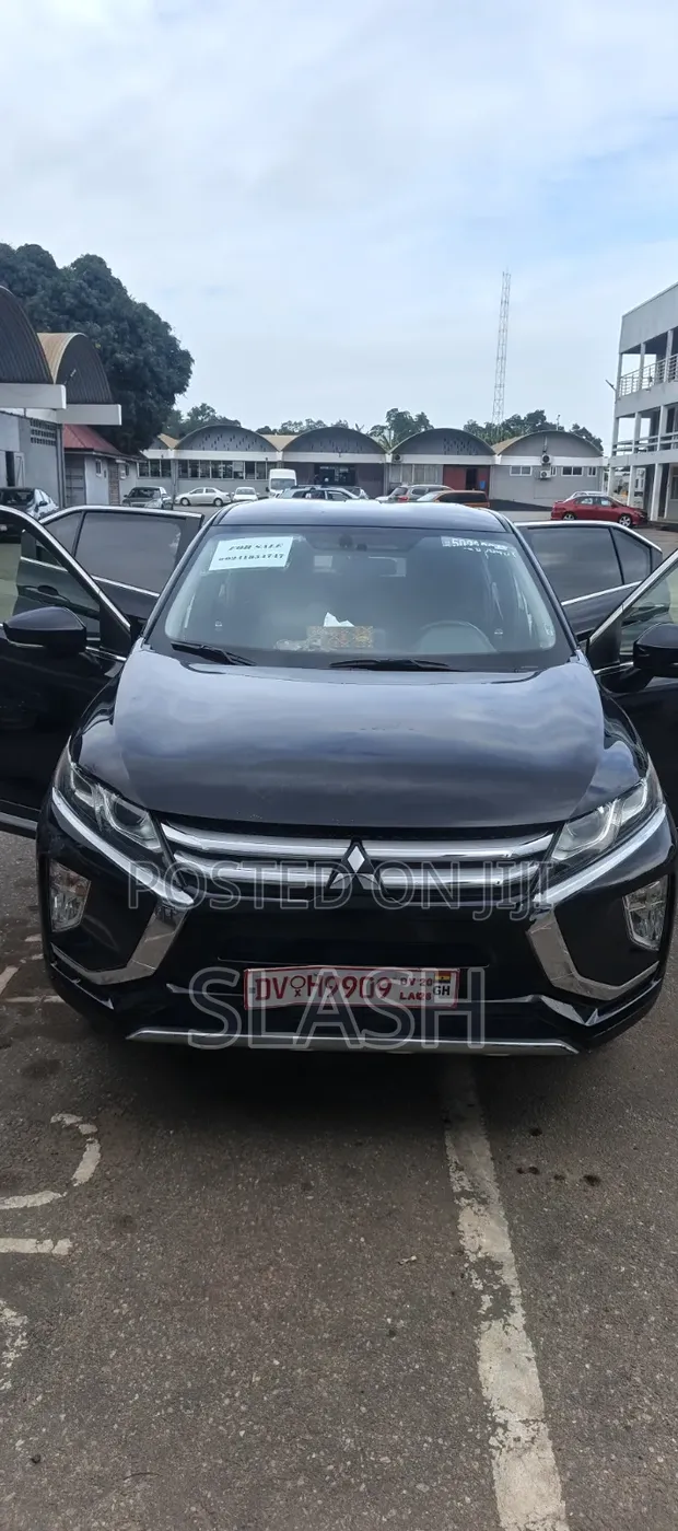 2019 Mitsubishi Eclipse Black - 1