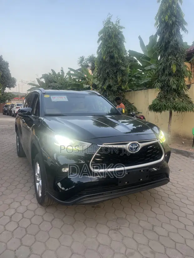 2022 Toyota Highlander XLE Hybrid Black - 1