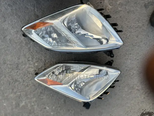 Toyota Prius Headlight Pair (2004-2009) - 1