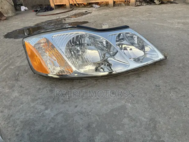 Toyota Avalon Headlight Pair (2000-2004) - 1