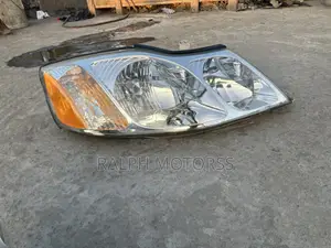 Toyota Avalon Headlight Pair (2000-2004)