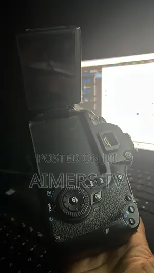 Canon EOS 60D DSLR Camera with 18-55mm Lens
