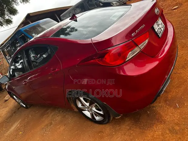 Hyundai Elantra 2013 Red - 1