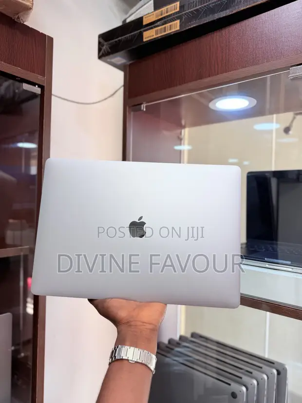Apple MacBook Pro 2019 16" 32GB RAM 1TB SSD Intel Core i9 - 1