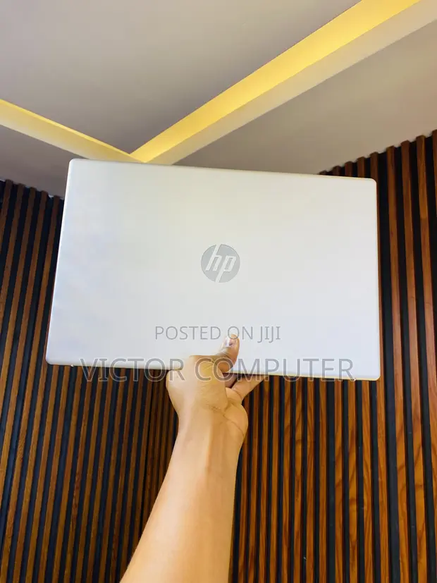 HP Laptop 15: AMD Ryzen 5, 8GB RAM, 512GB SSD - 1