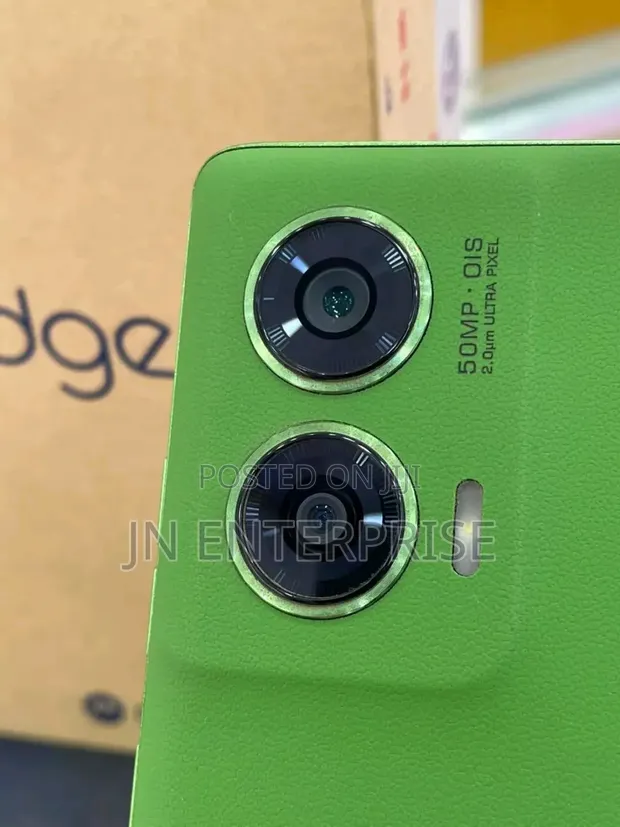 New Motorola Edge 50 Fusion 128GB Green - 1