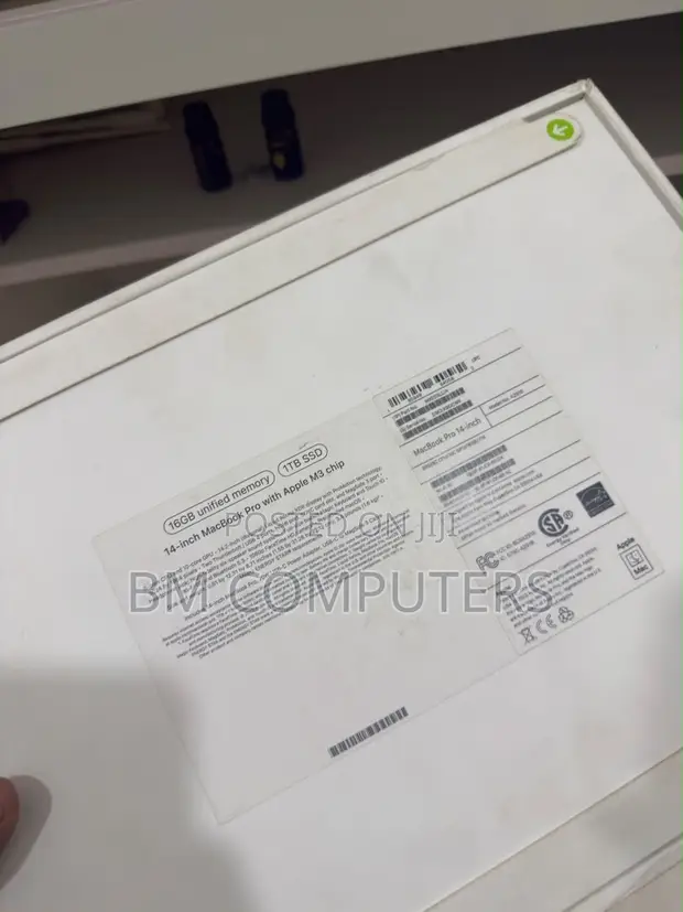 Apple MacBook Pro 14" M3 16GB RAM 1TB SSD - 1