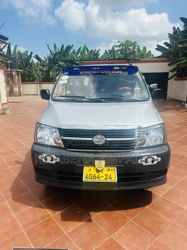 Toyota HiAce 2010 Silver - 1