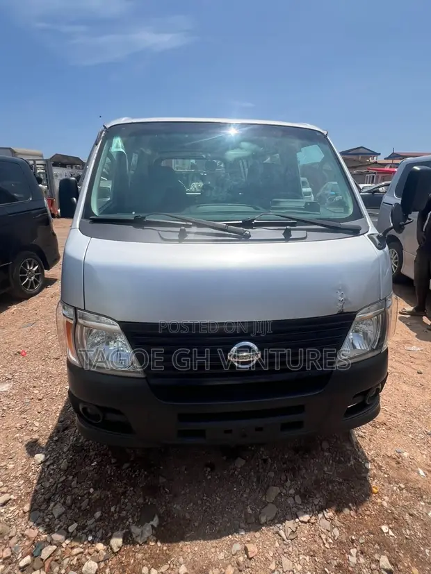 Nissan Caravan (Urvan) 2009 - Silver - 1