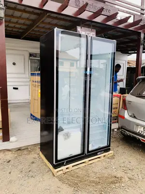 Pearl PVC-801-27AA 690L Double Door Glass Display Beverage Cooler