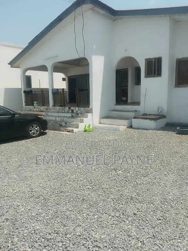 7-Bedroom House for Sale in Madina, Lakeside - 1