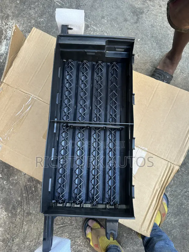 Ford F-150 2022 Shutter Grille (Small Size) - 1