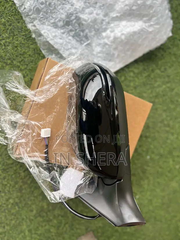 Honda CR-V Driving Mirror with Light (2017-2020) - 1