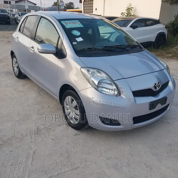 Toyota Vitz 2009 Purple - 1