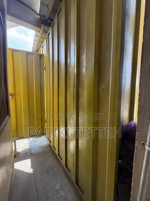 Movable Container with Wooden Floors and Shelves