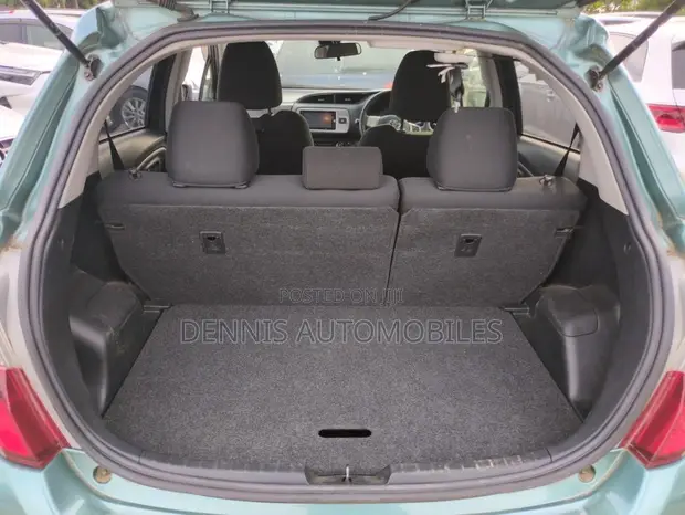 Toyota Vitz 1.3 FWD 5dr 2015 Green - 1