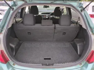 Toyota Vitz 1.3 FWD 5dr 2015 Green