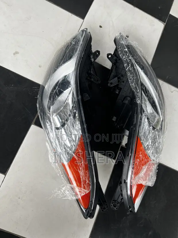 Hyundai Elantra Headlights (2011-2015) - 1