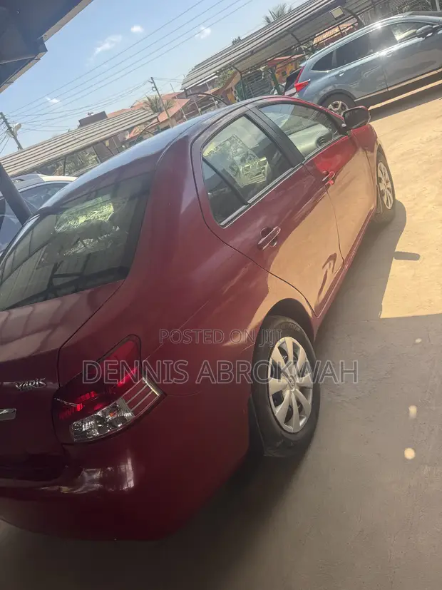 Toyota Yaris 1.5 Automatic 2009 Red - 1