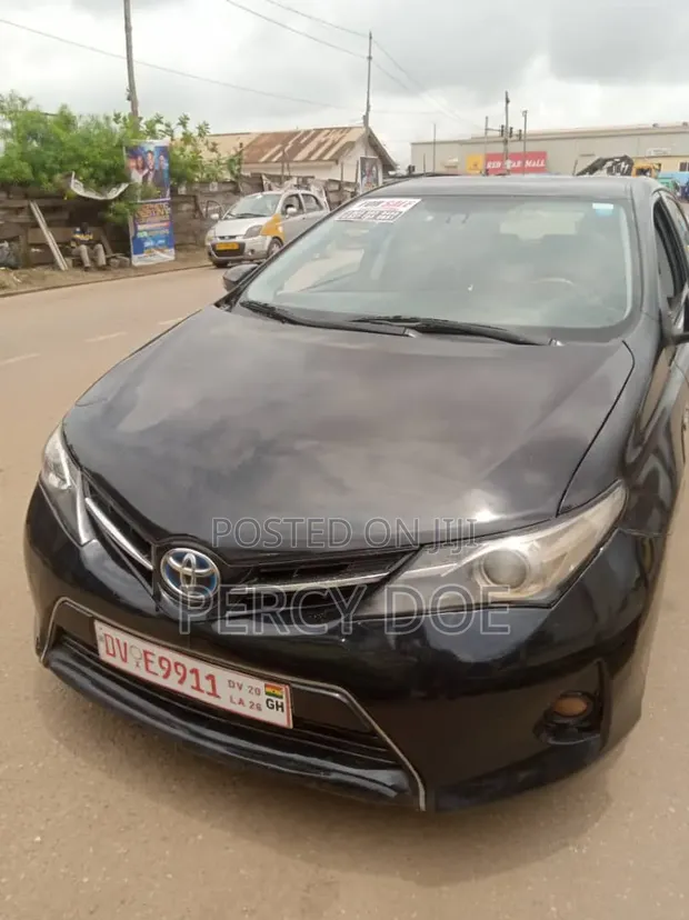 Toyota Auris 2015 Black - 1