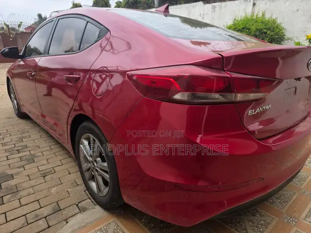Hyundai Elantra 2017 Red - 1