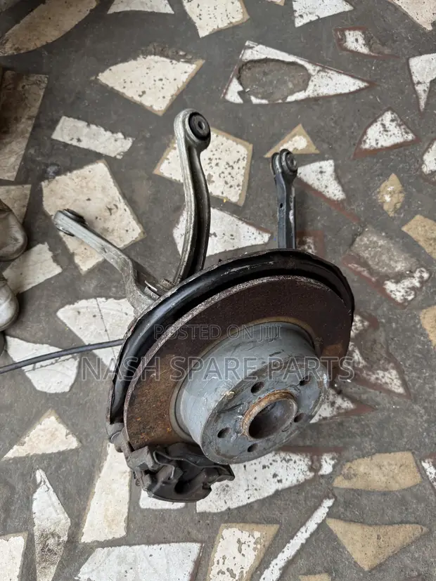 Mercedes-Benz C250 Rear Hub with Arms - 1