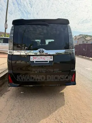Toyota Voxy V 2WD 8-Seater 2014 Black