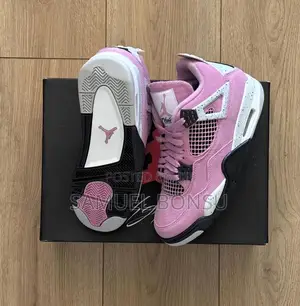 Jordan 4 Retro Sneakers
