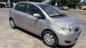 Toyota Vitz 1.3 FWD 5dr 2010 Silver